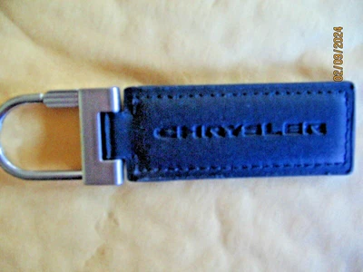 Llavero con correa de cuero Chrysler. Foto 1 de 3