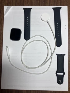 Apple Watch SE (1st Gen) 40mm Grey Aluminum Navy Rubber Sport Bands - Photo 1 sur 15