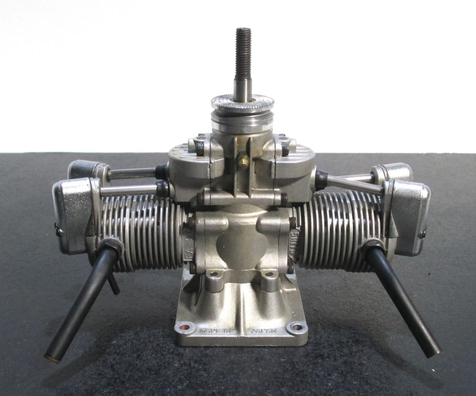 SAITO FA-90T 14.98cc flat twin 4 stroke glow engine for R/C airplanes Used f/s - Image 1 of 4