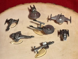 Star Trek 1994 Faux Pewter Kunststoff Miniatur Schiffe Lot 7 mit Ständer - Bild 1 von 18