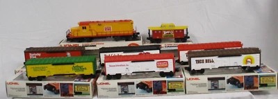 LOT : Lionel Burger King 6-8160 GP-20 Diesel, Complete 7-Pc Fast Food Set (C-5) - Image 1 of 4