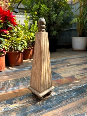 Antigua torre decorativa de madera hecha a mano de latón para trabajo torre Foto 1 de 4