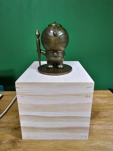 Escultura de Bronce Doraemon Artista Cósmico 500 Edición Limitada Tienda DDT - Imagen 1 de 3