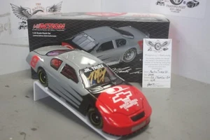2005 Martin Truex Jr. C2 Test Car 1/24 Action GM Dealers Diecast Autographed - Picture 1 of 2
