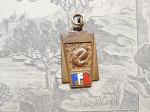 Médaille Pendentif FFB Champion Nord Ouest Mi Lourd 1946 fédération Boxe - Picture 1 of 2