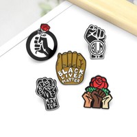 Levantó el puño de la solidaridad Esmalte Pin Negro Ropa Pin de Solapa Sombrero Broche Bolso