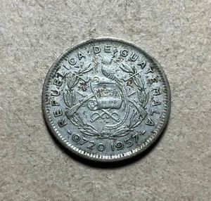 1957 Guatemala 5 Centavos - silver coin - Picture 1 of 2