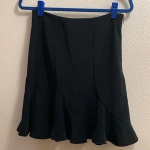 Falda oscilante con volantes negros White House Black Market para mujer talla 6 mezcla de polietileno - Imagen 1 de 6