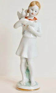 SOVIET FIGURINE " PIONEER WITH PIGEONS" SCULPTOR STOLBOVA LFZ LOMONOSOV - Picture 1 of 6