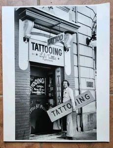 Lyle Tuttle original antiguo vintage 1976 tienda de tatuajes foto tatuaje 11x14 - Imagen 1 de 2