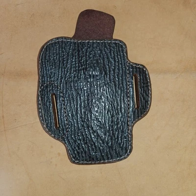 FUNDA TRIPLE K #779 PIEL DE TIBURÓN 19II CUERO PIEL DE TIBURÓN SE ADAPTA A MARCO S&W K/L 4" MARRÓN Foto 1 de 3