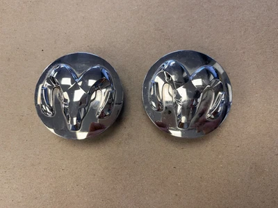 Conjunto de 2 tampas de cubo de roda central Dodge Challenger 2008-10 Nitro 2007-11 04895900A - Imagem 1 de 3