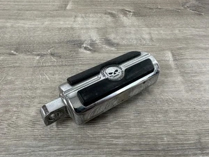 GENUINE HARLEY DAVIDSON WILLIE G SKULL HIGHWAY PEG - Foto 1 di 4