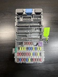 07-11 Honda CR-V Cabin Dash Interior Fuse Relay Box Block 38200-SWA-A02 OEM - Bild 1 von 14