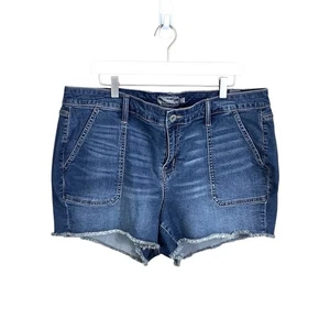 Torrid Shorts Womens Size 20 Blue Denim Raw Hem 3 Inch Inseam New - Picture 1 of 4