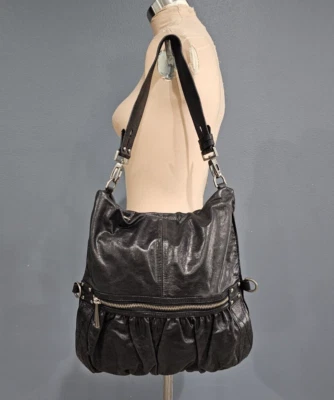 Bolso de hombro convertible de cuero negro 7 FOR ALL HUMANITY Foto 1 de 4