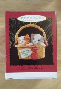 1996 Hallmark Andenken Ornament - Close Knit Friends - Bild 1 von 2