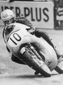 Honda RC 162 250cc corredor Mike Hailwood 1961 Isla de Man foto de carrera ligera - Imagen 1 de 1