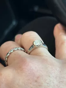Solitaire engagement ring-simply beautiful - Picture 1 of 3