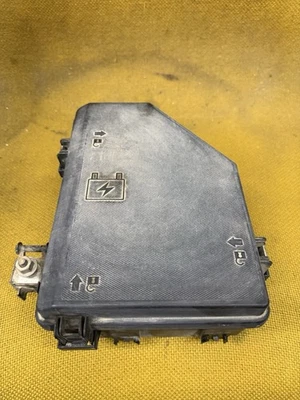 Unidad de relé de conexión de caja de fusibles OEM 2010 Saturn Outlook GMC Acadia 20832841 Foto 1 de 4