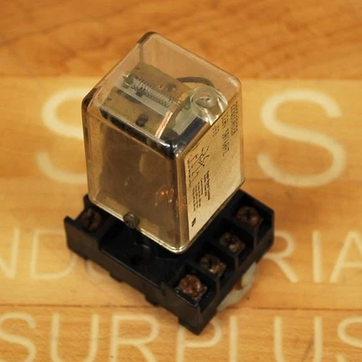 Eagle Signal 22Q2CA12001 Relay, 120 VAC 50/60 HZ J93, Tube Base Socket - USED - Image 1 of 4