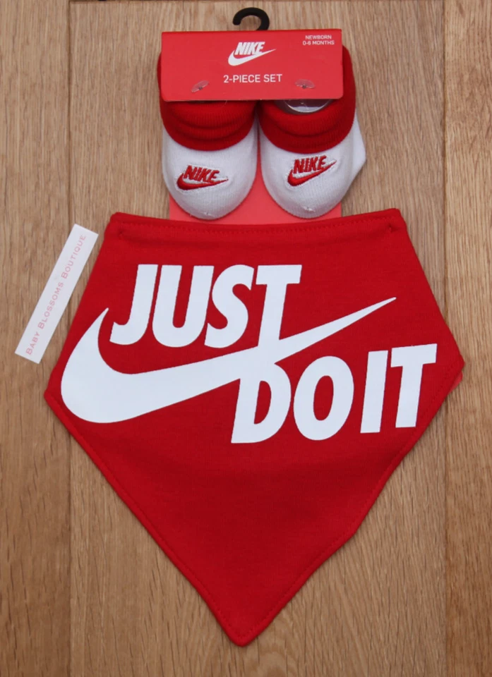 Conjunto de babero y botines Nike bebé recién nacido bandana ~ rojo y blanco ~ 0-6M Foto 1 de 1