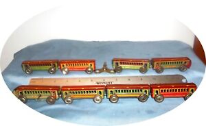 K195 ~Very Nice Penny Toy ~ 8Pc Windup Train~ Complete Has Key ~ WORKS