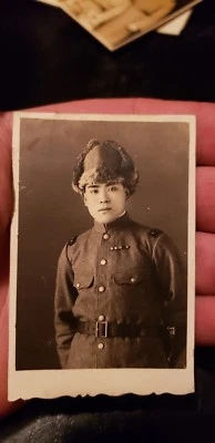 FOTO ORIGINAL JAPONESA DE LA SEGUNDA GUERRA MUNDIAL ☆ SOLDADOS con bayoneta ☆ ESPADA SAMURAI  Foto 1 de 2