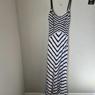 Maxi Vestido Bebe Talla XS Negro Blanco Rayas Sin Mangas Cuello Redondo Correa Espagetti Foto 1 de 4
