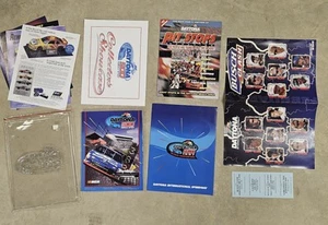 Daytona 500 Souvenir Pack 1997 Programma Pit Stop Rivista Patch Pubblicità Poster Vintage - Foto 1 di 22