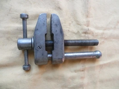 Ancien outil - Etau - Photo 1/3