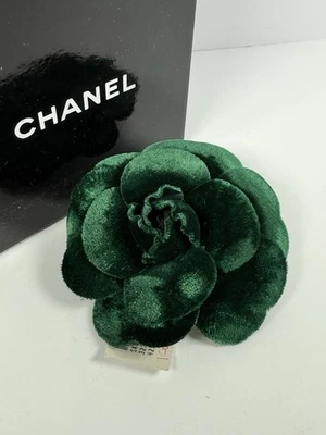 Authentic Chanel Green Velvet Camellia Corsage Brooch VTG With Tag & Box! - Image 1 of 4