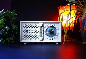 Vintage Emerson tube radio , Model 695 - Picture 1 of 12