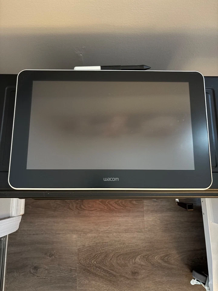 Wacom One Digital Drawing Tablet with 13.3 inch Screen, Graphics tablet, Used - Image 1 of 1