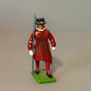 Vintage Deetail Britains Cast Iron Toy Soldier Figure England 1986 Halberd Red - Picture 1 of 3
