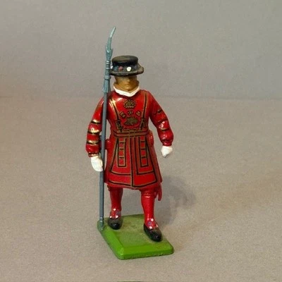 Figura de soldado de juguete de hierro fundido de Gran Bretaña detalle de colección Inglaterra 1986 alabarda roja Foto 1 de 3