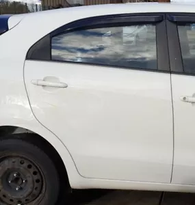 Panel de puerta trasera lado derecho KIA RIO Mk3 2011-2017 5 puertas hatchback blanco transparente UD - Imagen 1 de 12