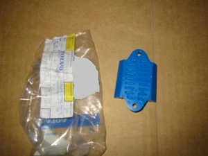 Orig. Volvo 1x Lenkanschlag - Querlenker mit 2 x Blindniet S/V/C70-XC70*8614258* - Picture 1 of 2