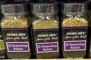 3x Trader Joe's 21 Seasoning Salute Spice Blend Salt-Free 2.2 oz each - Picture 1 of 9