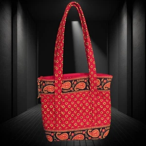 Vera Bradley gesteppte Dorfbewohner Handtasche Beuteltasche nicht mehr produziert Provinz rotes Muster - Bild 1 von 11
