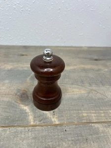 Mini macinapepepe in legno Mr. Dudley vintage 4,5" - Foto 1 di 2