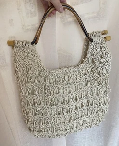 Boho Makramee Handtasche beige mit Bambusgriff Leinenfutter Strand Resort Tasche - Bild 1 von 9