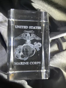 Fermacarte 3D LASER INCISO cristallo VETRO (Corpo dei Marines degli Stati Uniti) nuovo imballato - Foto 1 di 8