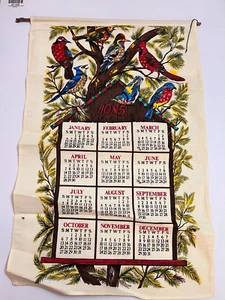 VINTAGE 1985 PAILLETTEN SINGVÖGEL VÖGEL KALENDER GESCHIRRTUCH AUF DÜBEL HERVORRAGENDER ZUSTAND - Bild 1 von 4