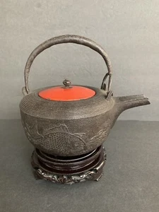 Antique Japanese Meiji period cast iron red wooden lacquered lid kettle - Picture 1 of 15