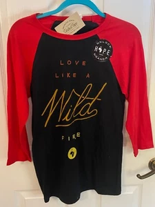 Camiseta inspiradora de béisbol LOVE LIKE A WILD FIRE para mujer Inspira motivación - Imagen 1 de 10