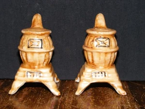 VINTAGE PORCELAIN POT BELLY STOVE WOODSTOVE SALT AND PEPPER SHAKER SET, JAPAN  - Picture 1 of 7