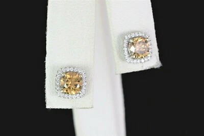 Aretes con halo cojín de diamantes chocolate de 1,38 quilates de oro blanco de 18 quilates Levian de $5,550 Foto 1 de 4