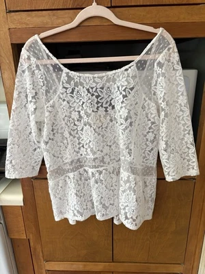 Top Hollister para mujer grande de encaje crema mangas 3/4 Foto 1 de 3