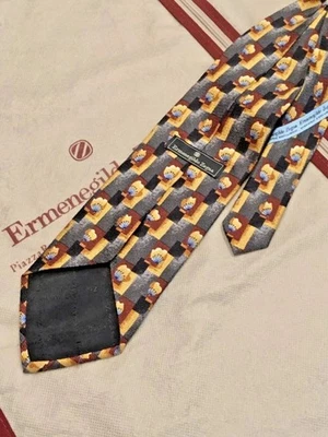 Ermenegildo Zegna 100% silk tie, made in Italy, abstract floral W3.75” x L59” - Image 1 of 4